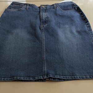 Share Gloria Vanderbilt blue denim jean skirt, size 14